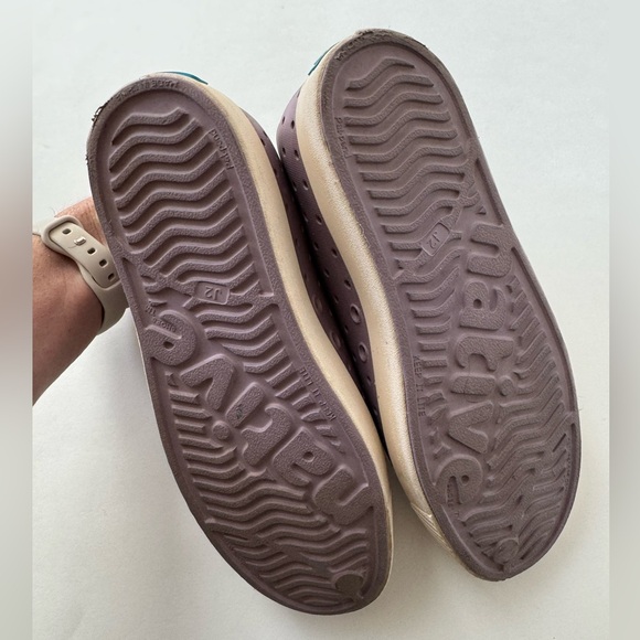 Native Jefferson size 2 shoes - Picture 2 of 4